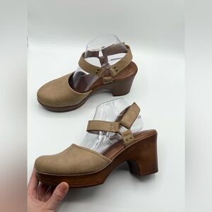 Born boc Tan Brown Faux Vegan Leather Heeled Clogs Block Heel Comfort Size 10